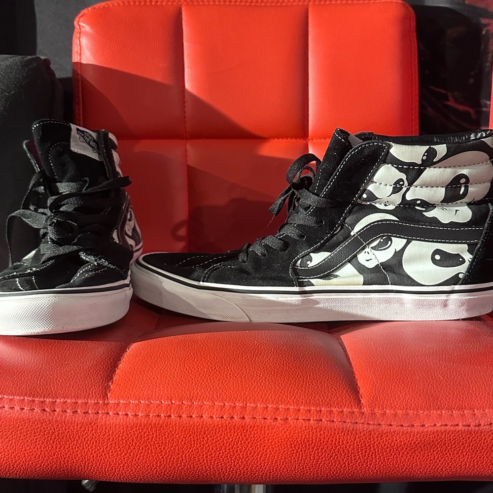 Men’s size 11 Vans Sk8-Hi glow in the dark alien